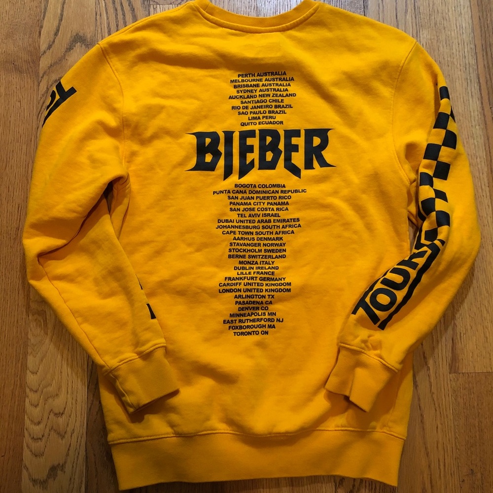 Bieber tour sweatshirt 🎤